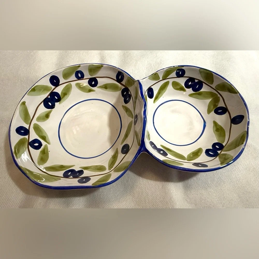 William Sonoma 2 sided dipping bowls. 9.5” made in Italy 🇮🇹 Hand painted.